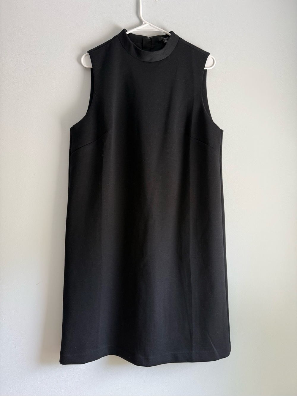 NWT Ann Taylor Sleeveless Black Shift Dress - Classic Minimalist Style